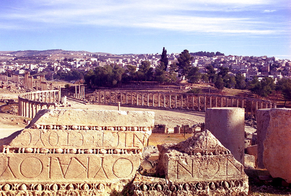 The old Roman and Crusader city of Jerash, (Ancient Gerasa) showing the Oval Forum, Jordan, The Middle East.