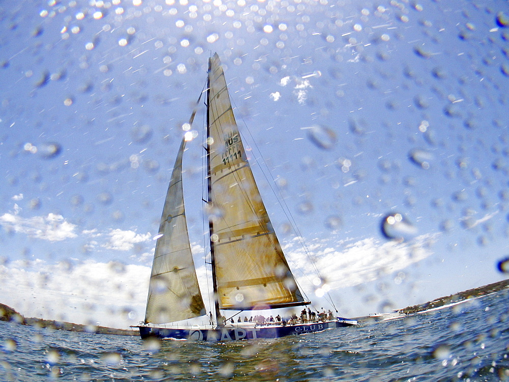 The Big Boat Canon Race in Sydney, Australia, is open for yachts bigger then 60 Feet, such as the AAPT.The AAPT it's a Tokolosh-Simonis design with a length of 98 feet. The owner is Ludde Igval, the skipper is Sean Langman.