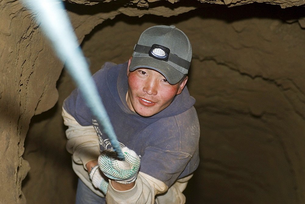 Artisan gold mining, Mongolia