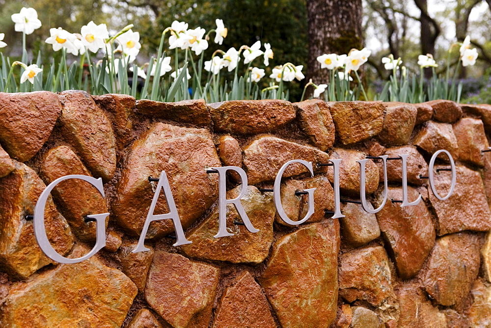 The entrance sign of the Gargiulo Vineyards Estate.