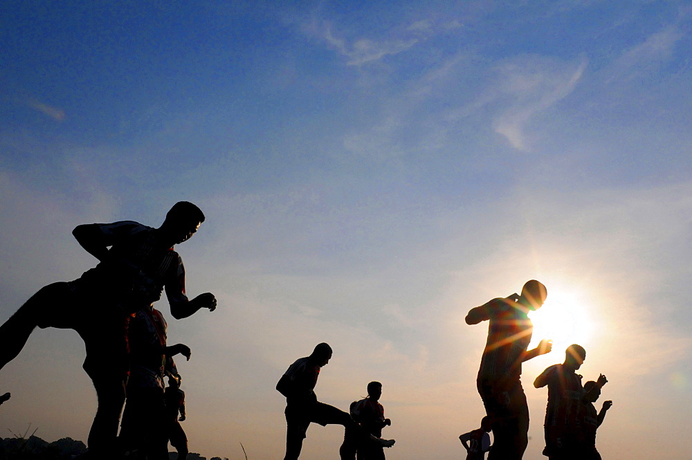 Kykateg, the first professional  football team of  native Indian of Amazon. In this picture the team while training