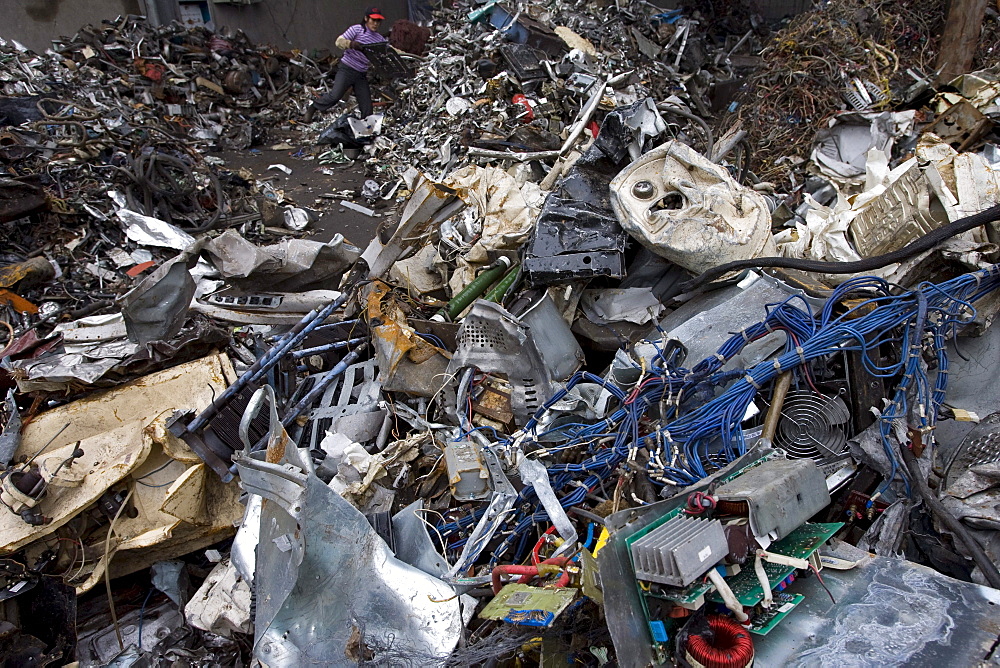 Taizhou Tongtian Electrical Appliance Co. Ltd., Fengjiang Disassembling Industrial Park, Taizhou City, Zhejiang Province, China.  Workers are sorting out scraps.