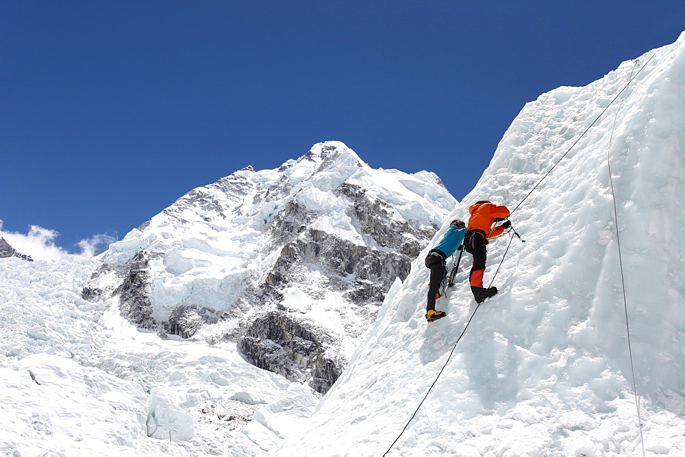 Mountaineers climbing up the Khumbu Icefall on the route up Everest, Everest Base Camp, Khumbu, Nepal