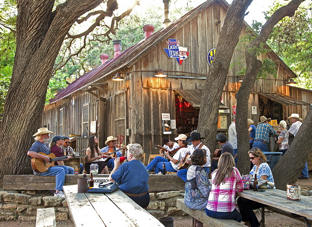 Guitar pickin' and beer, Luckenbach, Texas