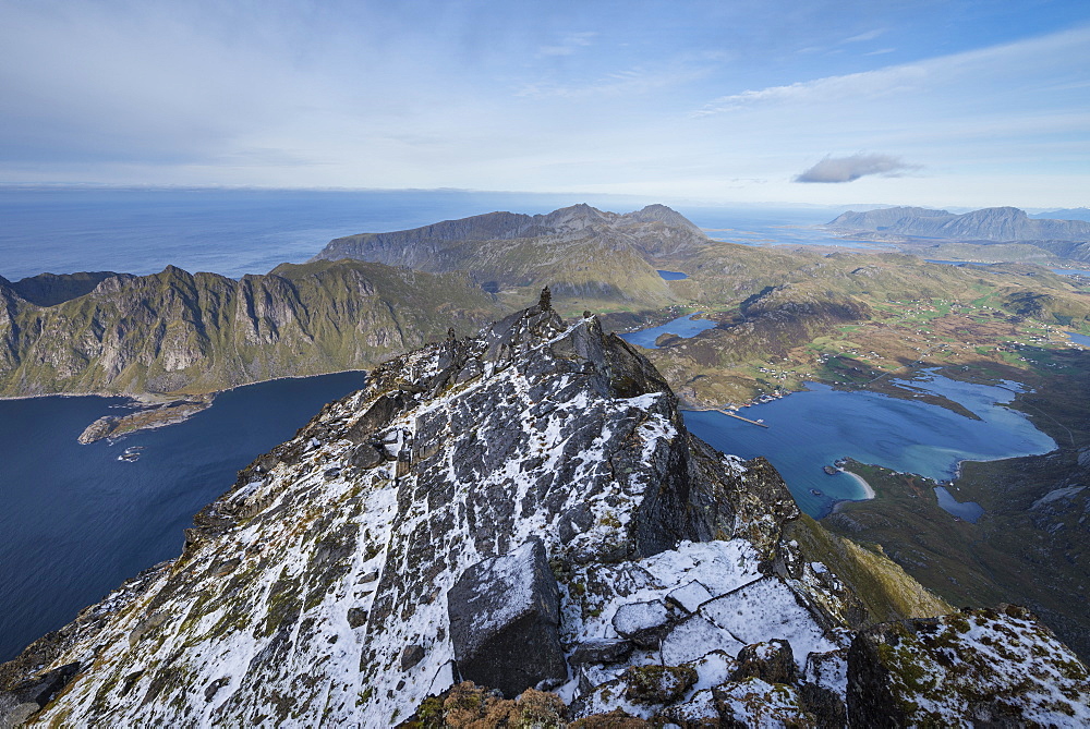 Summit ridge of ÿsthimmeltind, VestvÂg¯y, Lofoten Islands, Norway