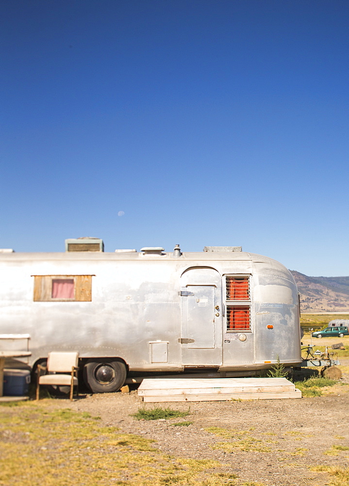 Side view of single camper trailer in desert under clear sky, Summer Lake, Oregon, USA