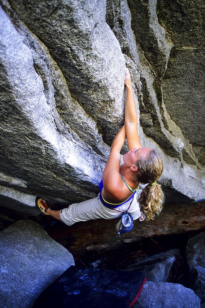 Senja Palonen bouldering under Gibbs Cave in the Apron Boulders below the Grand Wall. Squamish, British Columbia.