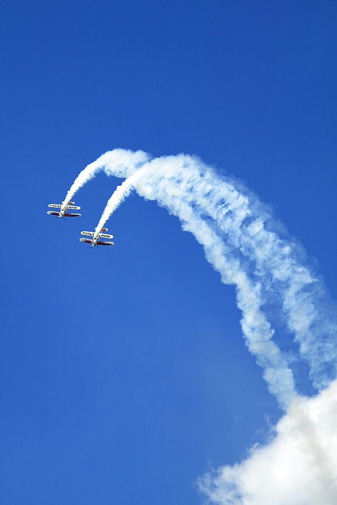 An aerobatic flight team performs at the 2005 Sun-n-Fun Airshow in Lakeland, FL