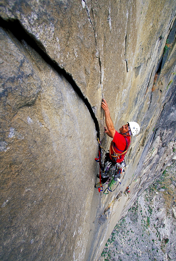 Bob Porter rock climbing, aid climbing, big wall climbing on Zodiac 5.13+ on El Capitan in Yosemite National Park, California.