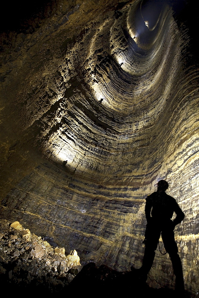 Looking up the main shaft in Miao Keng.