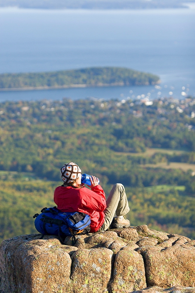 Young woman hiking on Cadillac Mountain in Acadia National Park. Bar Harbor, Maine.(release code: DeLaFuente_Robin.jpg)