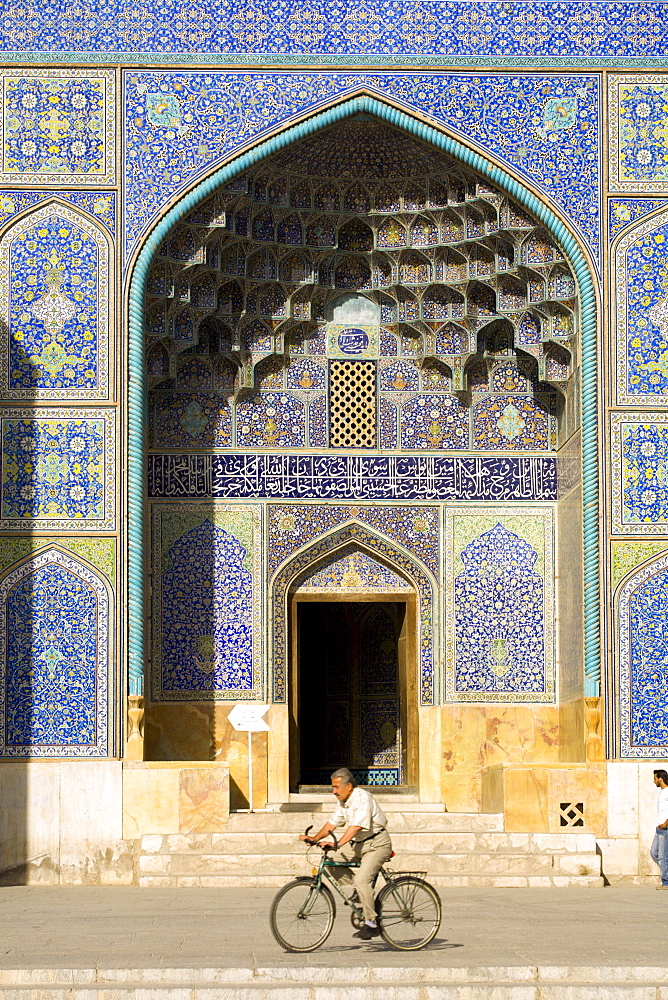 The entrance portal and tile detail to the Sheik Lotfollah Mosque, Emam Khomeini Square, Esfahan, Iran