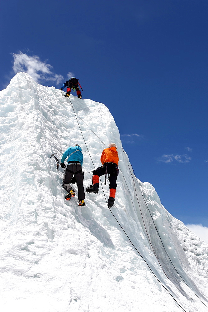 Mountaineers climbing up the Khumbu Icefall on the route up Everest, Everest Base Camp, Khumbu, Nepal