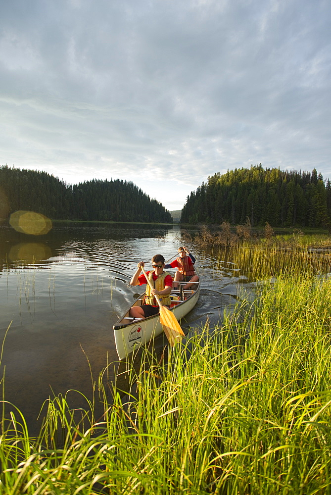 Boy Scouts canoeing on the Bowron Lakes circuit. Bowron Lakes Provincial Park. Quesnel, British Columbia