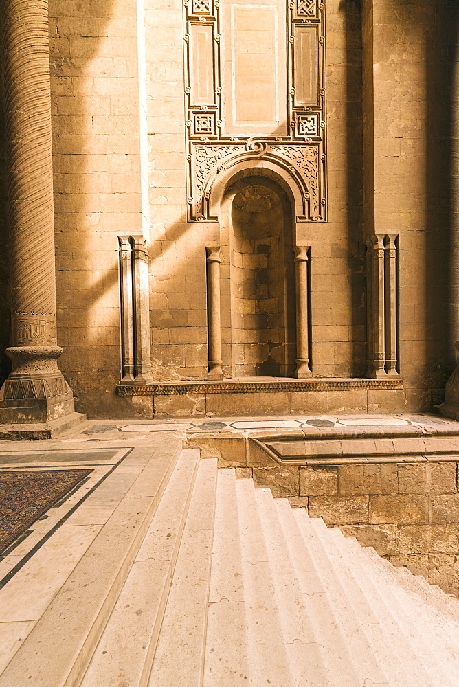 Al-Rifa'i Mosque Entrance in the historic part of Cairo, The building itself is a melange of styles taken primarily from the Mamluk period of Egyptian history, including its dome and minaret. The building contains a large prayer hall as well as the shrines of al-Rifa'i and two other local saints, Ali Abi-Shubbak and Yahya al-Ansari. Members of the Royal family of Egypt are baried in the mosque, like Kind Farouk the first