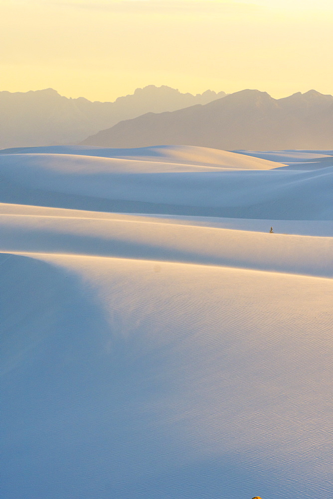 Majestic natural scenery of White Sands National Monument, Alamogordo, New Mexico, USA