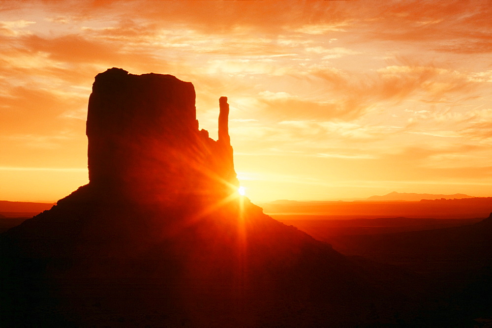 Sunrise, Monument Valley Navajo Tribal Park, Arizona, Usa