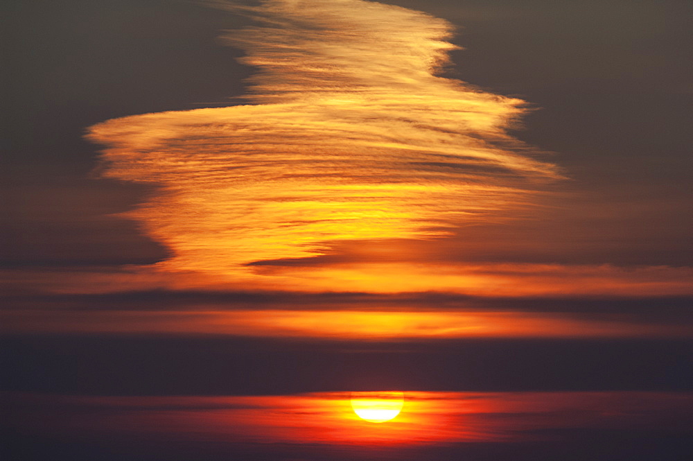 Sunset at reenard point looking across to valentia island, Cahersiveen, iveragh peninsula, county kerry, ireland