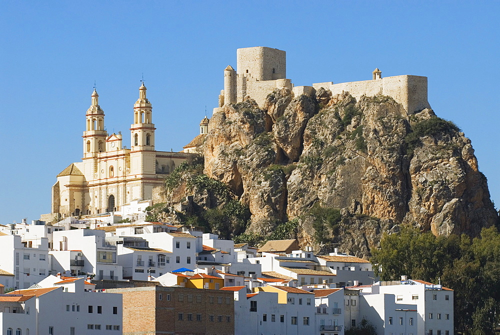 Church And 12Th Century Moorish Castle In CâˆšÂ°diz, Spain