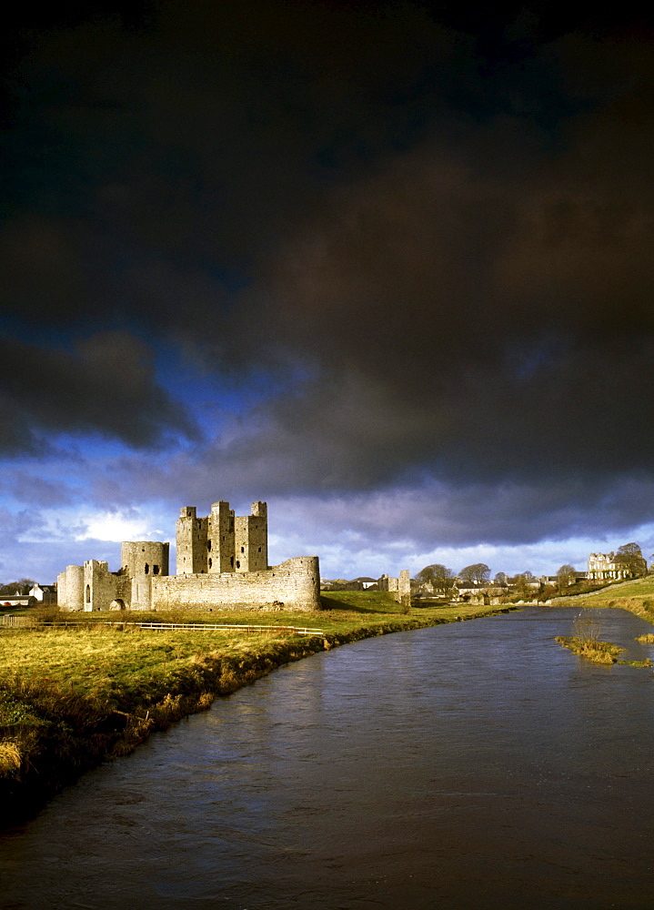 Trim Castle, River Boyne, Trim, County Meath, Ireland