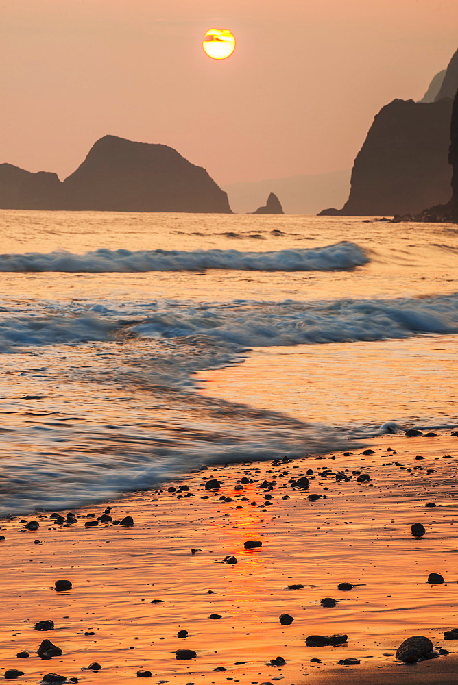 Morning Sun And Surf At Pololu Valley, Island Of Hawaii, Hawaii, United States Of America