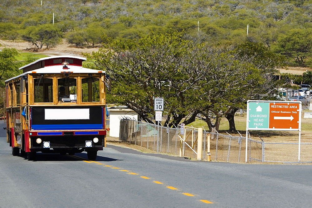 Bus on the road, Diamond Head, Waikiki Beach, Honolulu, Oahu, Hawaii Islands, USA