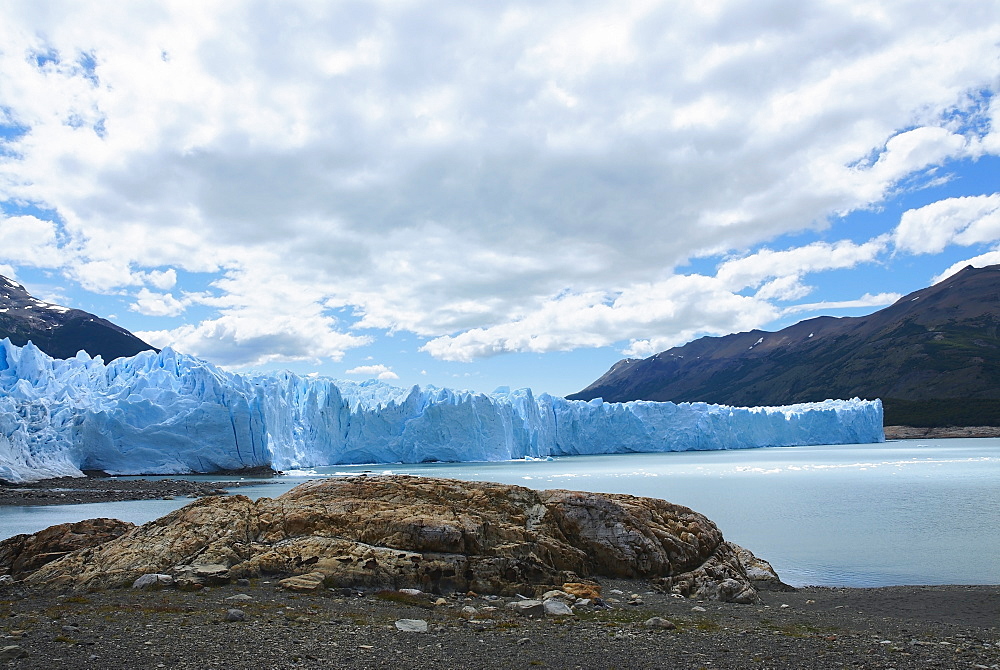 Glaciers in front of mountains, Moreno Glacier, Argentine Glaciers National Park, Lake Argentino, El Calafate, Patagonia, Argentina