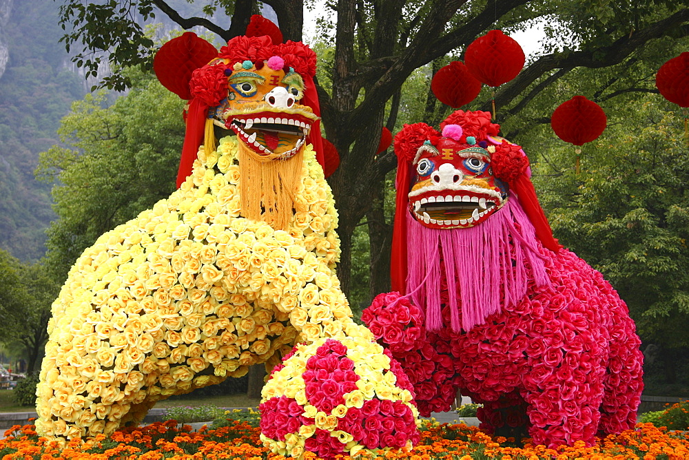 Statues of two dragons covered with flowers, Yungang Buddhist Caves, China