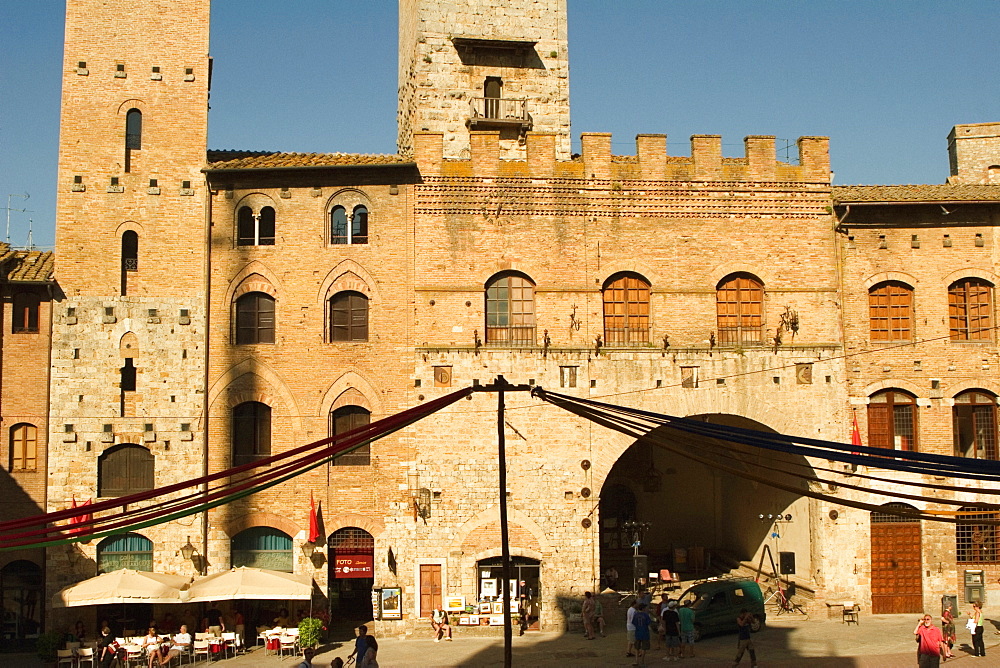 Sidewalk cafe in front of a building, Piazza Duomo, San Gimignano, Siena Province, Tuscany, Italy