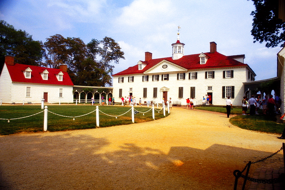 Large group of people in front of a house, Mount Vernon, Washington DC, USA