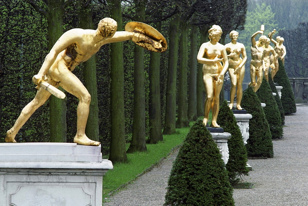 Gold sculptures in a garden, Herren Hausen Gardens, Hannover, Germany