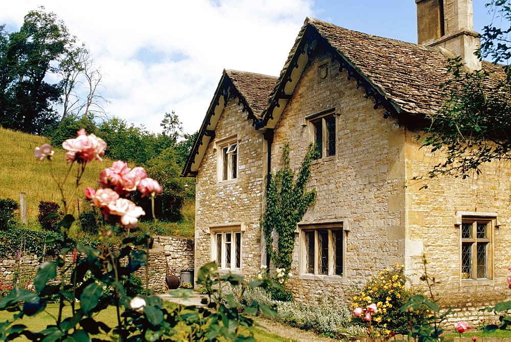 Side view of a cottage with a garden in its front, Castle Combe, England