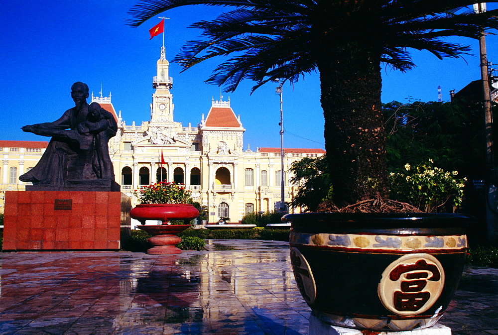 Ho Chi Minh statue and city hall, Ho Chi Minh City (formerly Saigon) Vietnam