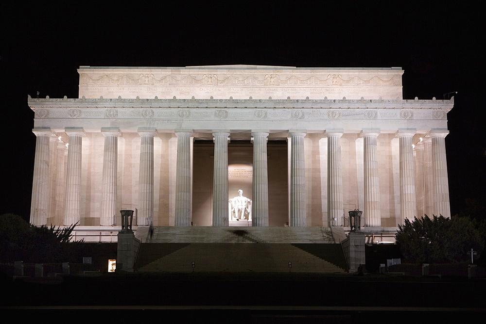 Facade of a memorial building, Lincoln Memorial, Washington DC, USA