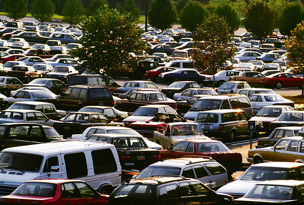 Shopping center parking lot with allot of cars in Georgia