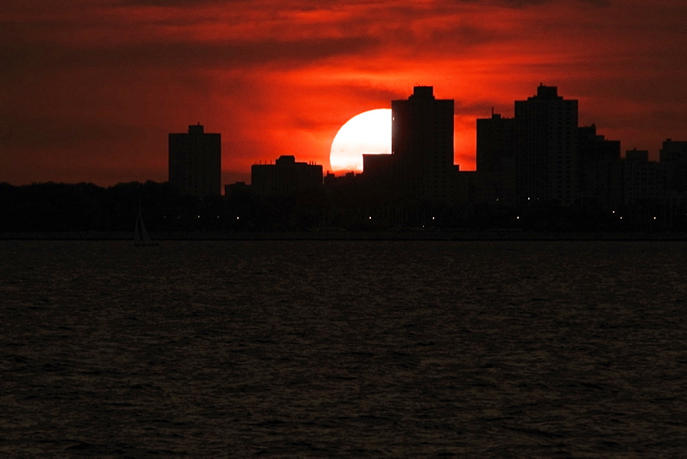 Silhouette of buildings at sunset, Chicago, Illinois, USA