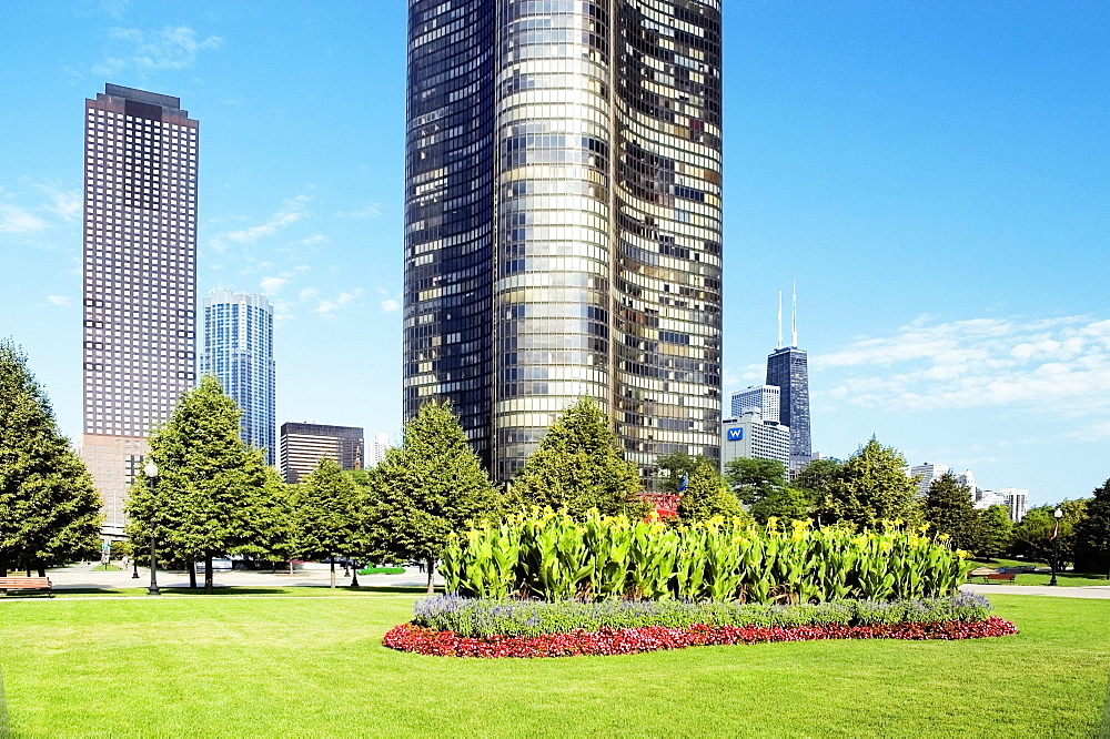 Low angle view of a tower, Lake Point Tower, Chicago, Illinois, USA