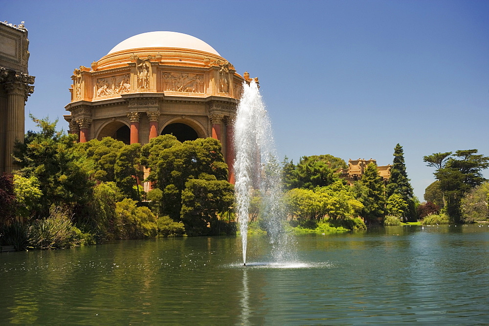 Panoramic view of a fountain and rotunda, The Exploratorium, San Francisco, California, USA