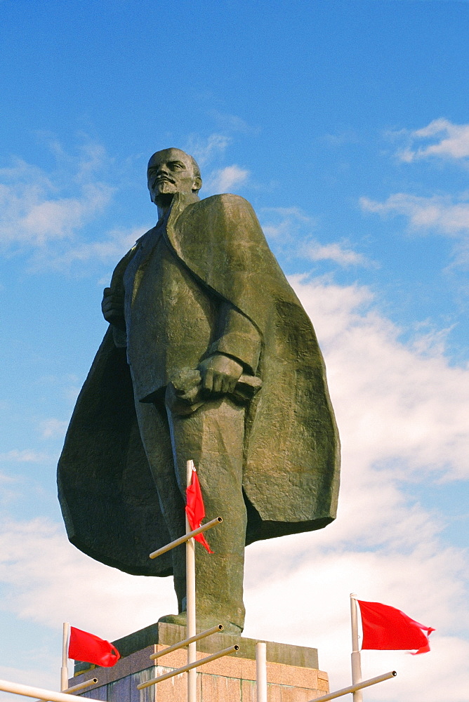 Low angle view of a statue, Lenin Monument, Petropavlovsk Kamchatsky, Kamchatka, Russia