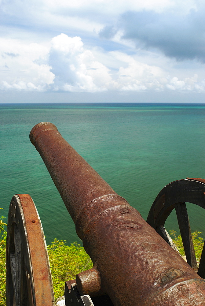 Cannon at the seaside, Morgan Fort, Providencia y Santa Catalina, San Andres y Providencia Department, Colombia