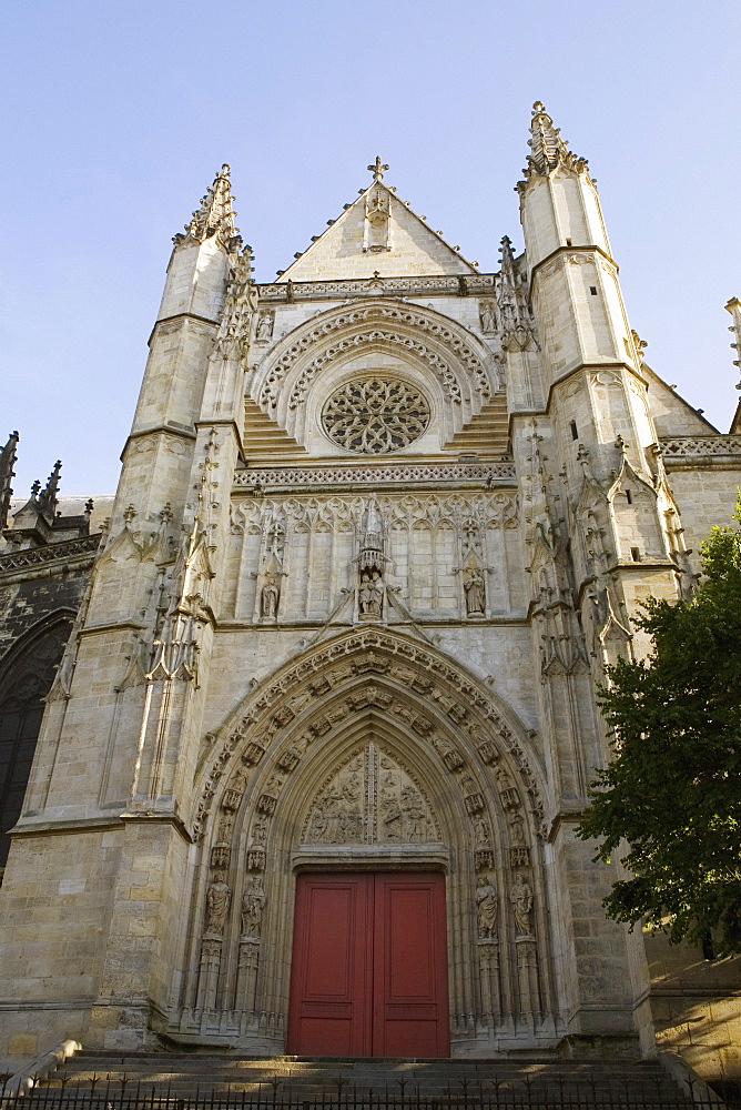 Facade of a basilica, St. Michel Basilica, Quartier St. Michel, Vieux Bordeaux, Bordeaux, France