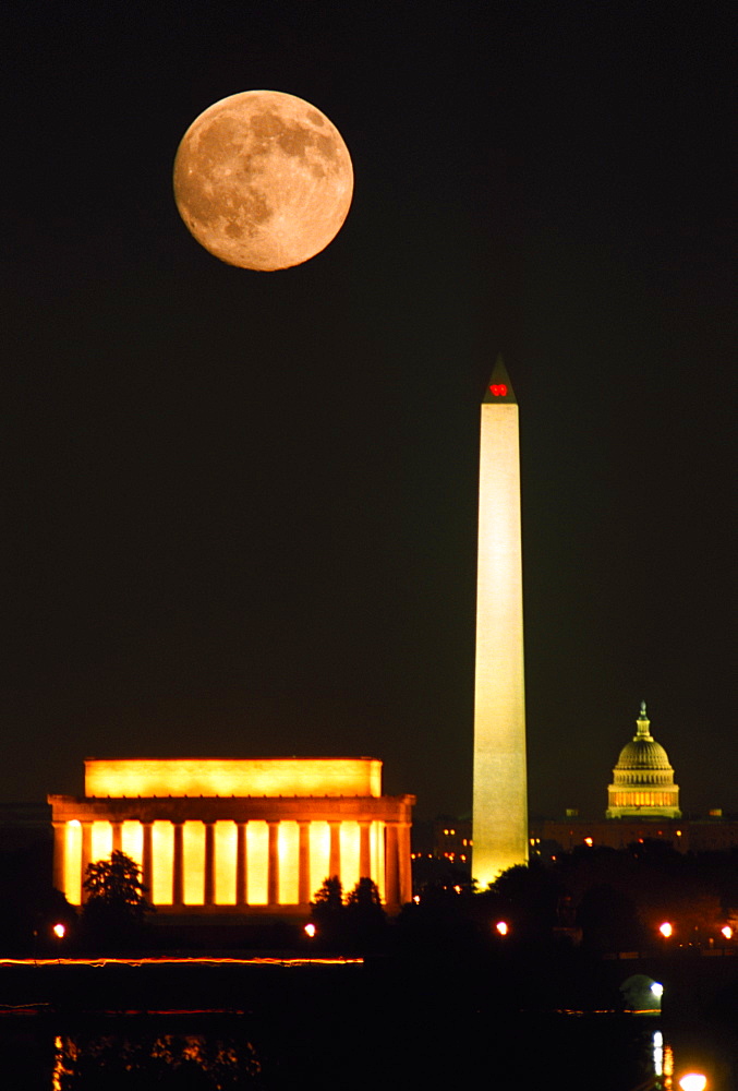 Government buildings lit up at night, Lincoln Memorial, Washington Monument, Washington DC, USA