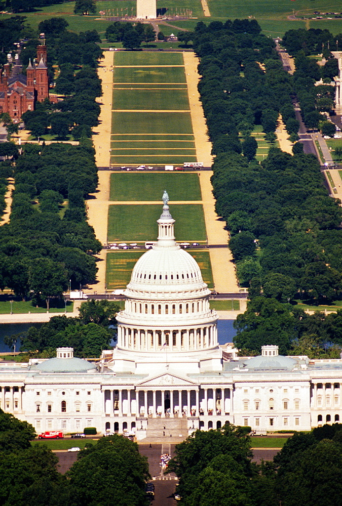 Aerial view of a government building, Capitol building, Washington DC, USA