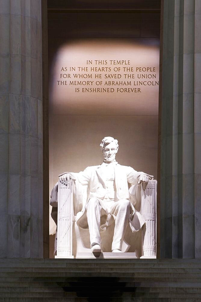 Abraham Lincoln Statue at a memorial, Washington DC, USA