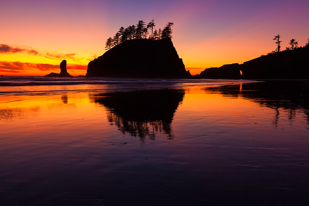 Second Beach at sunset in Olympic National Park, Washington, USA, Second Beach, Olympic National Park, Washington, USA