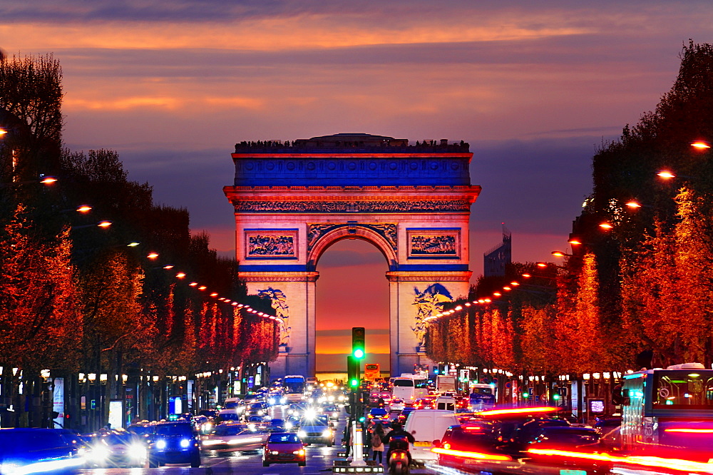 Arc de Triomphe over traffic at night, Paris, Ile-de-France, France