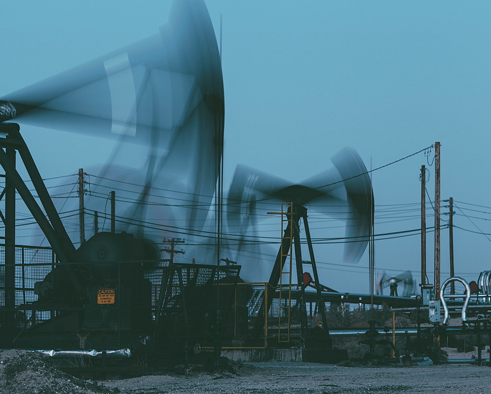 Crude oil extraction from Monterey Shale near Bakersfield, Kern County, California, USA