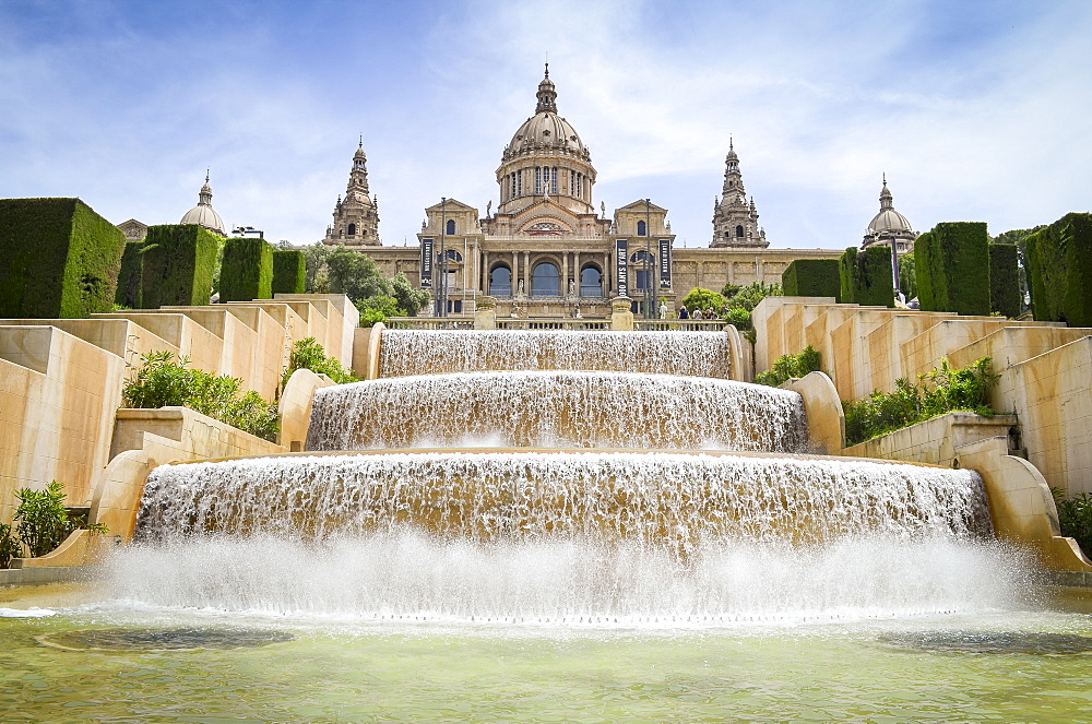 The magic fountain of Montjuïc with the Museu Nacional d'Art de Catalunya in the background, Barcelona, Catalonia, Spain