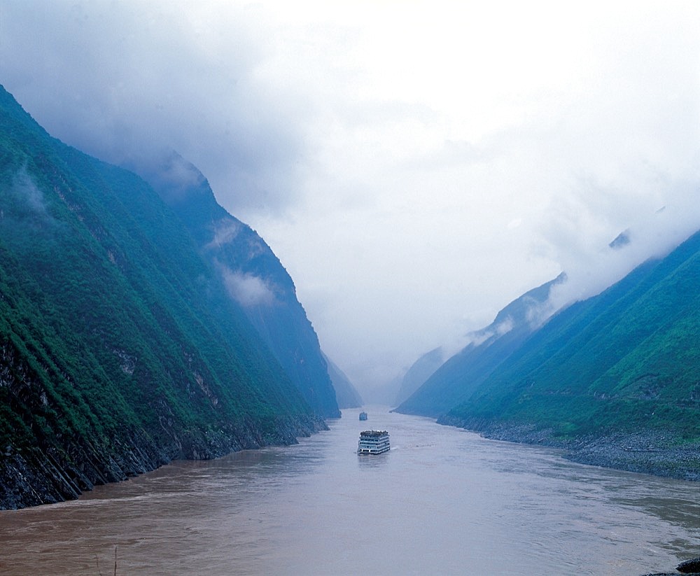 Wuxia Gorge along Yangtse River