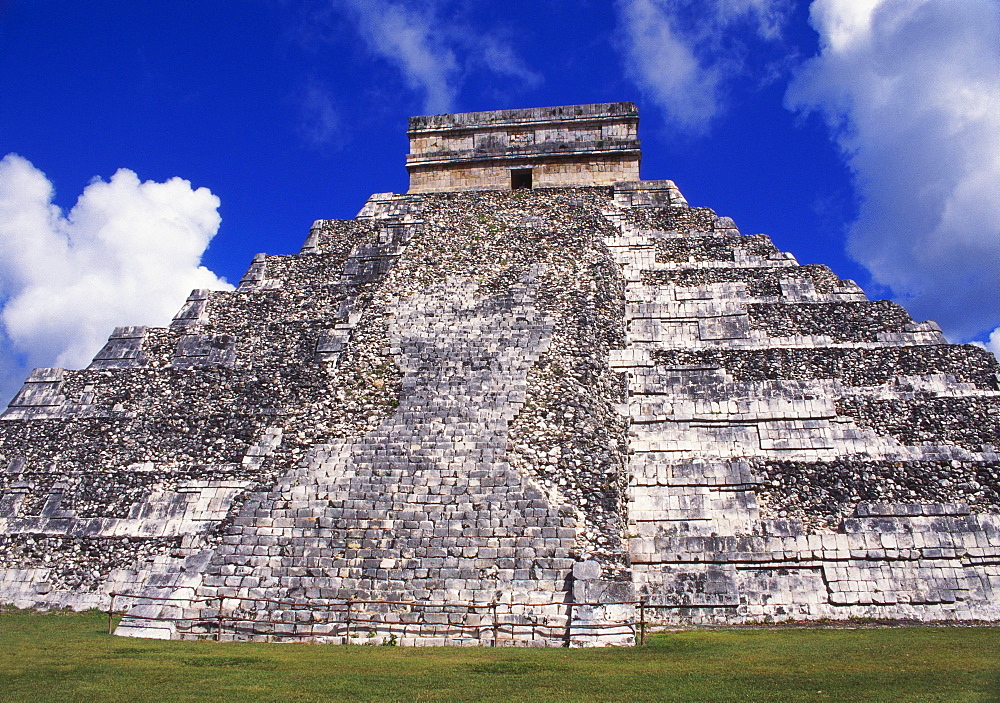 El Castillo, Chichen Itza, Yucatan, Mexico